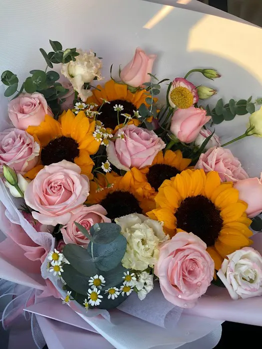 Giffy & Co (Gifts & Flowers) Picture 8