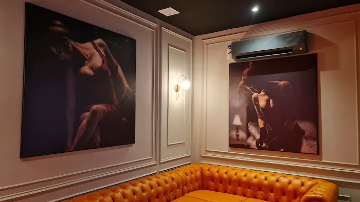 Cage 13 Bar & Lounge Picture 5