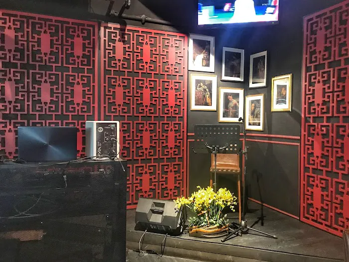 Cage 13 Bar & Lounge Picture 3
