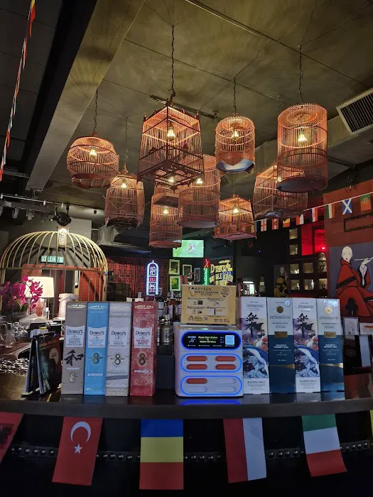 Cage 13 Bar & Lounge Picture 2
