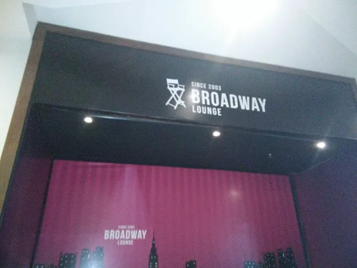Broadway Lounge Picture 9