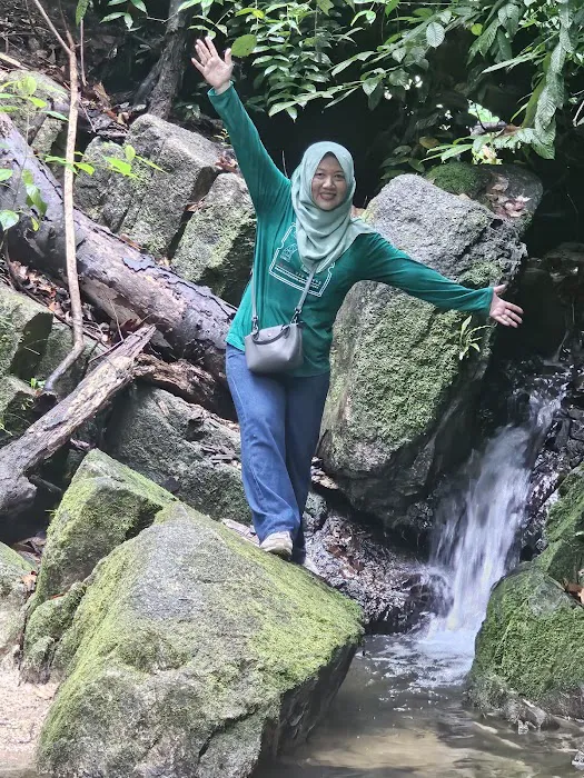 Pelindung Beach Trail Picture 7