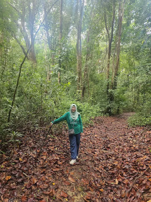 Pelindung Beach Trail Picture 8