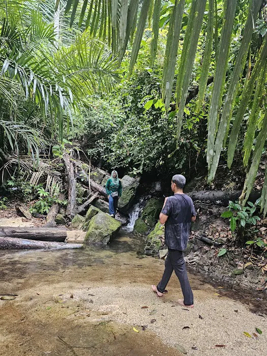 Pelindung Beach Trail Picture 10