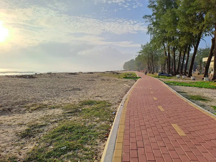 Pantai Batu Buruk Picture 3