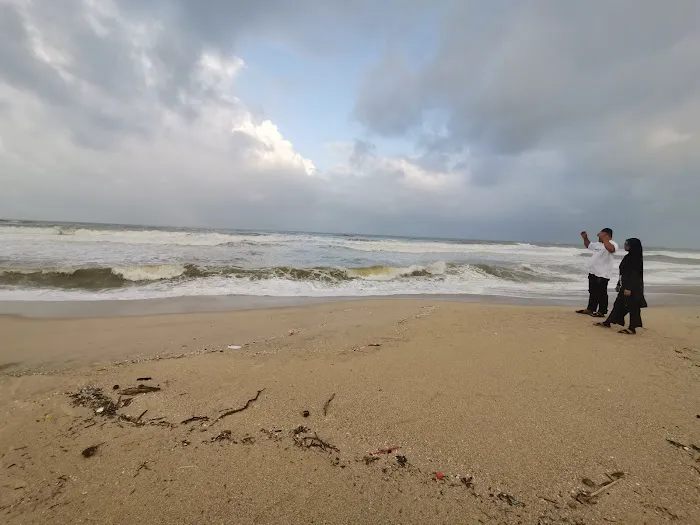 Pantai Batu Buruk Picture 4