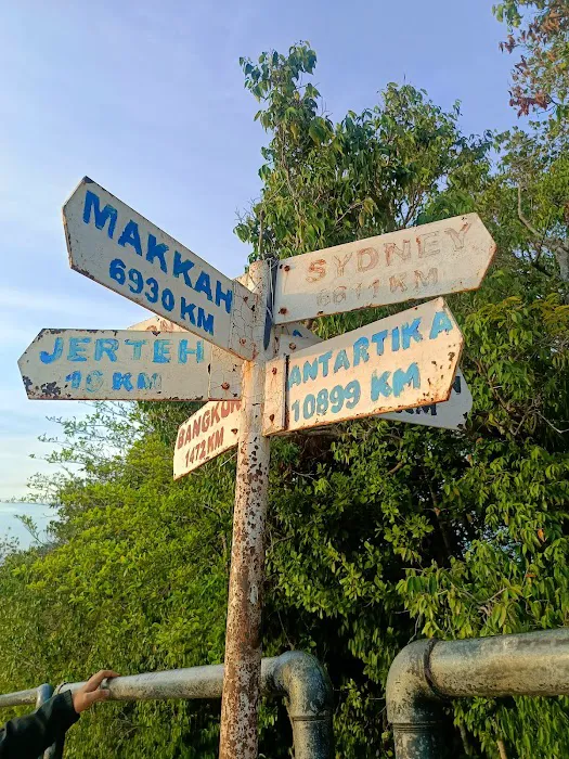 Bukit Keluang Trail Head. Picture 6