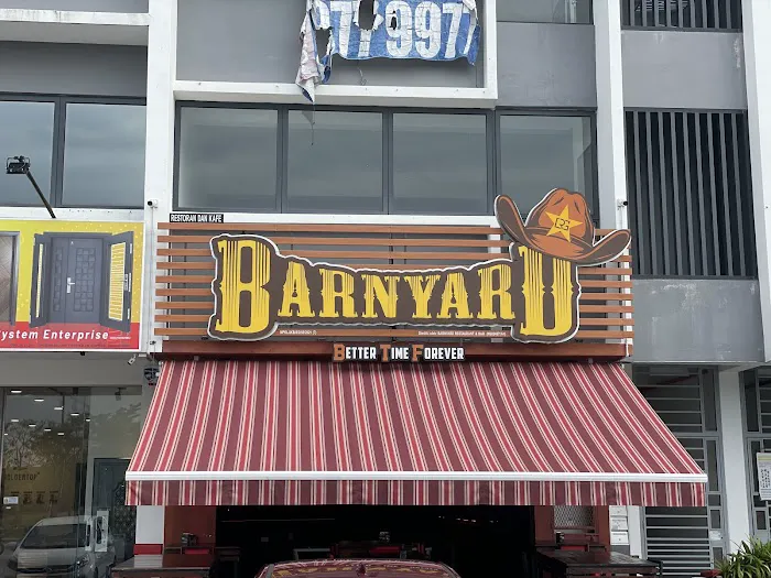 Barnyard Restaurant & Bar Rimbayu Picture 2