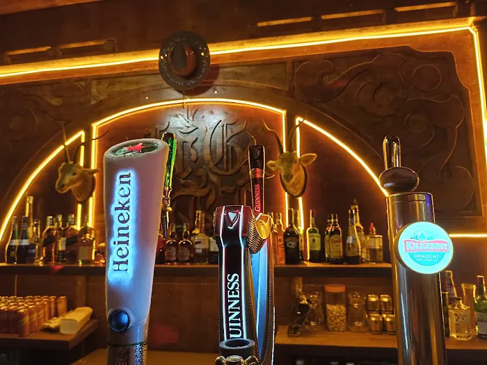 Barnyard Restaurant & Bar Rimbayu Picture 1