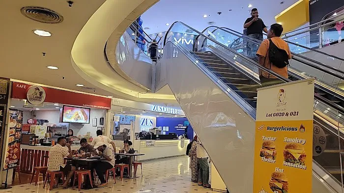 ZUS Coffee - Plaza Low Yat Picture 8