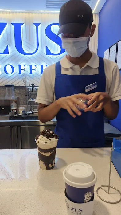 ZUS Coffee - Plaza Low Yat Picture 5