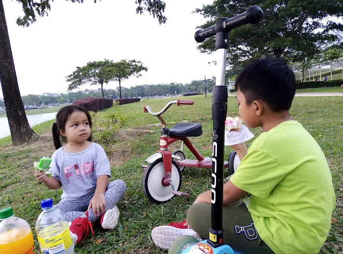 Taman Tasik Ujana Nilai Impian Picture 6
