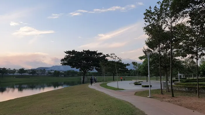 Taman Tasik Ujana Nilai Impian Picture 2