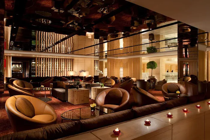 Axis Lounge Picture 1