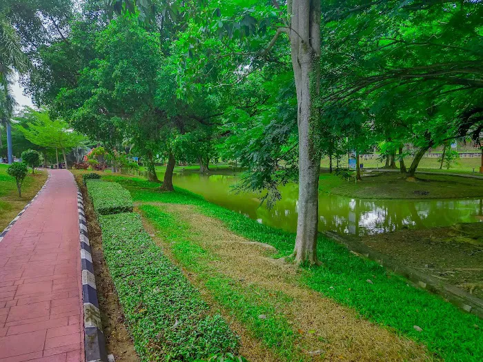 Jempol Lake Garden Picture 1
