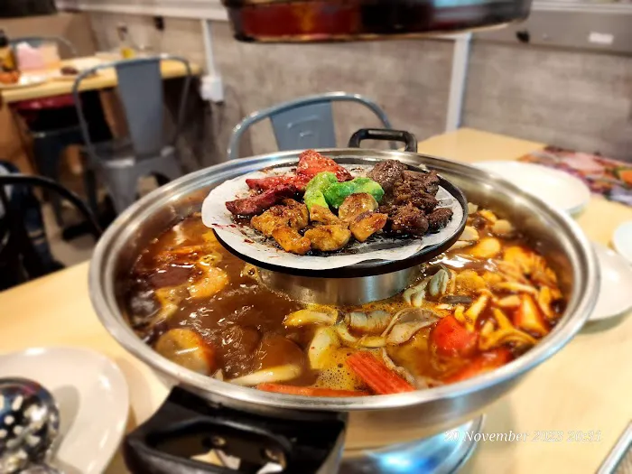 Izzat Steamboat & Grill Picture 5