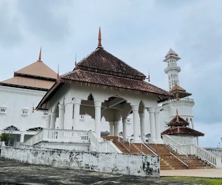 Taman Ilmu Mosque (Main Mosque)