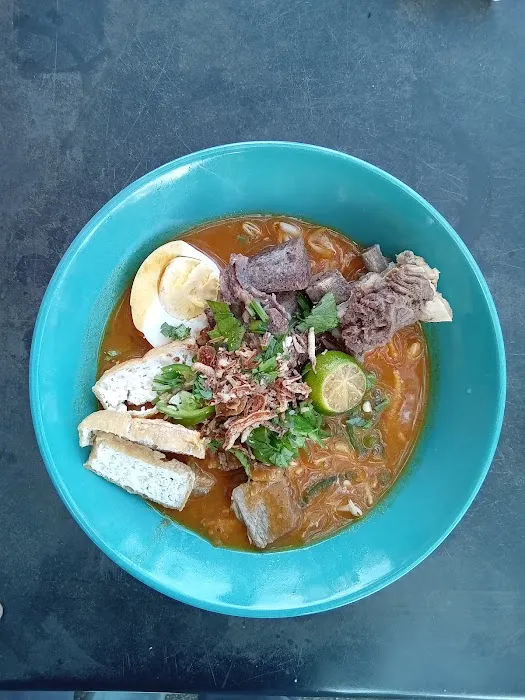 AE Steamboat & Noodle's Picture 9