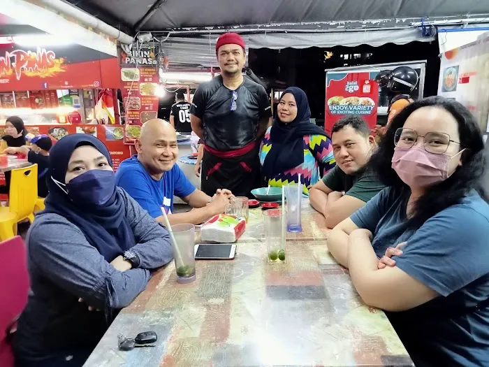 AE Steamboat & Noodle's Picture 2