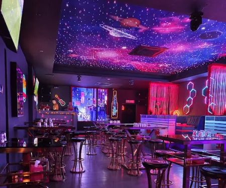 V1 Karaoke & Pub