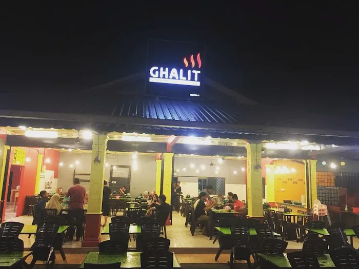 GHALIT STEAMBOAT & GRILL Picture 1