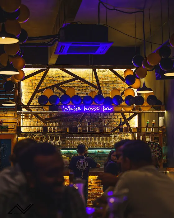 White Horse Bar & Cafe Picture 2