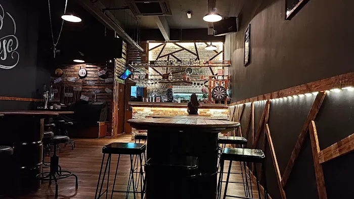White Horse Bar & Cafe Picture 4