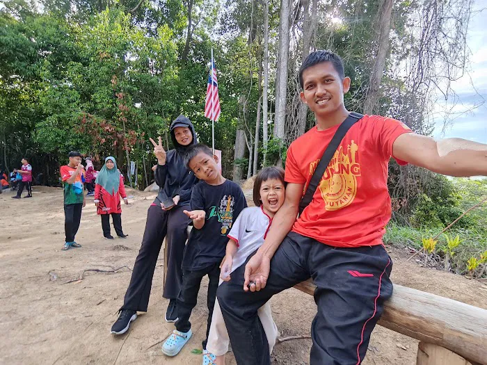 Bukit Gunong Hiking Track Picture 10