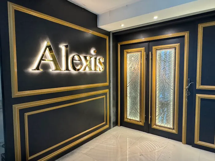 Alexis Club Picture 1