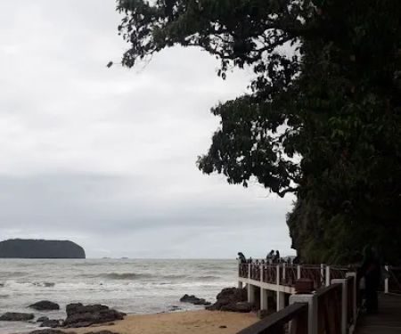 Laluan Berjalan Kaki Pesisir Pantai Bukit Keluang