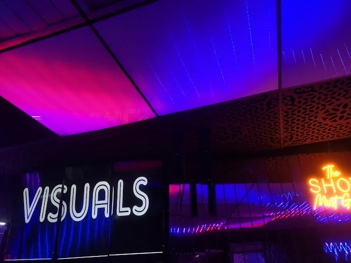 Mirrors by Visuals Bar & Restaurant Picture 3