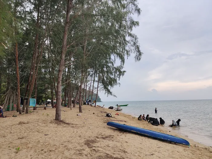 Rhu Island Campsite Picture 8