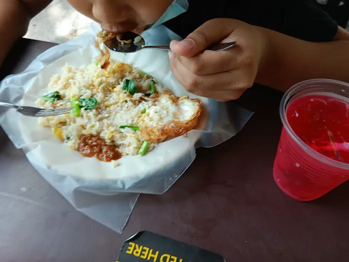 Gerai Mee Bandung Acchu (Nasi Goreng Berapi & Sotong Kangkung) Picture 2