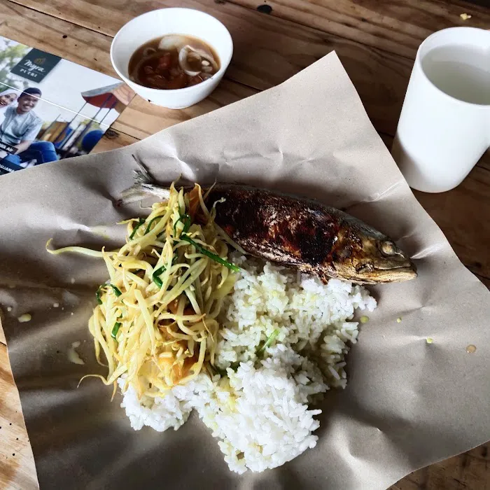 Restoran Fenomena Nasi Ulam Ayam Kampung Picture 6