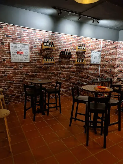 LITTLE WINE HOUSE AND RESTAURANTS Picture 2