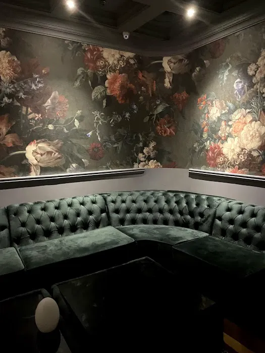 Banker Bar Picture 9