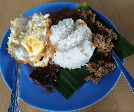 Kedai Makan Pagi (Nasi Lemak Sambal Hitam)