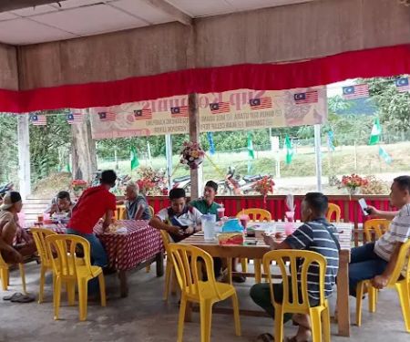 Kedai Cekgu Soraya Sup Komunis