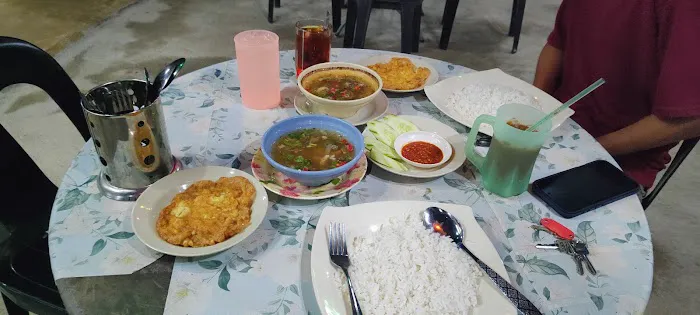Kedai Makan Pokok Getah Picture 1