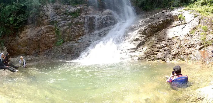 Strata waterfall Picture 8