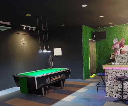 Halftime Sports Bar & Cigar Lounge