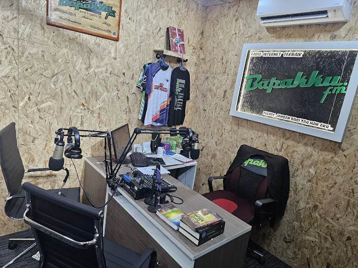 Bapakku.FM - Konti Gombak (Club My Friend) Picture 2