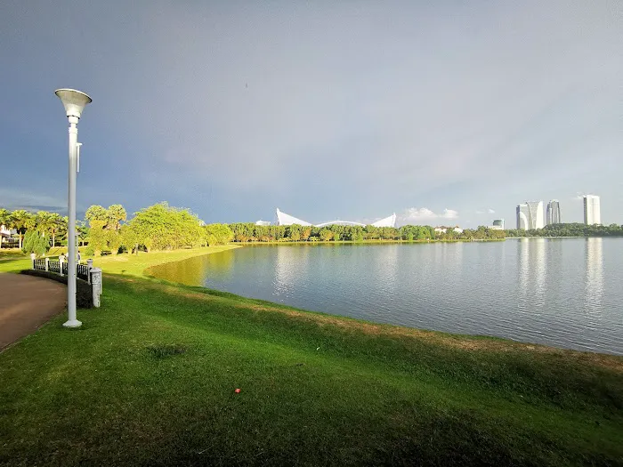 Perdana Lakeview sunrise lookout Picture 2