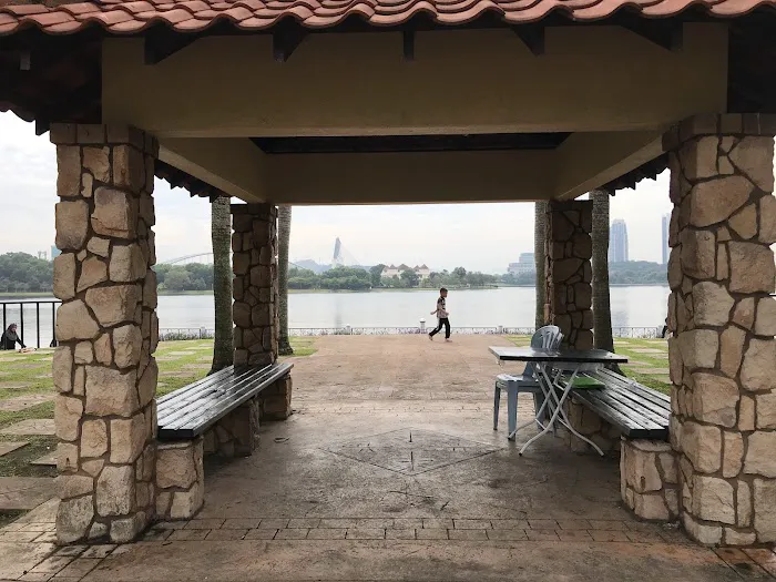 Gazebo Lakeview Picture 7