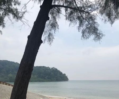 Pantai Lagun Biru