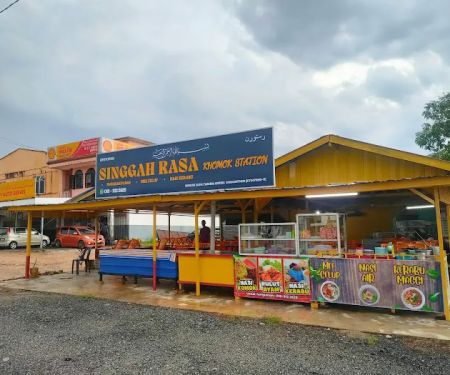 SINGGAH RASA Khomok Station Tanah Merah