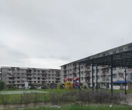 Padang & Playground Old Flat (Flat Ikan)
