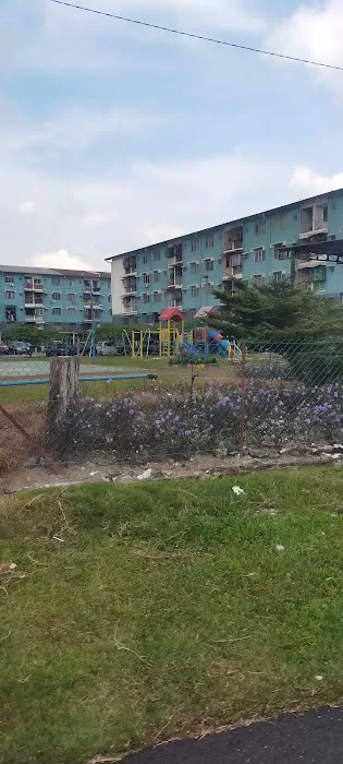 Padang & Playground Old Flat (Flat Ikan) Picture 2