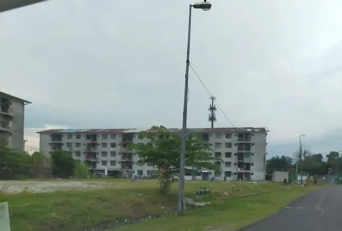 Padang & Playground Old Flat (Flat Ikan) Picture 6