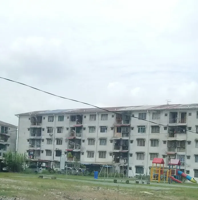Padang & Playground Old Flat (Flat Ikan) Picture 7